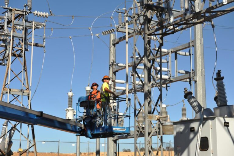 In The Midwest, Technology Is Not Replacing Transmission Lines